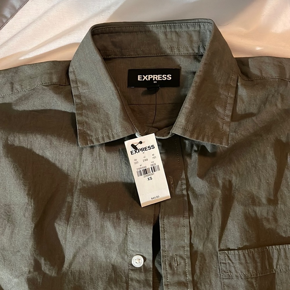 Mens short sleeve button up, XS new with tags